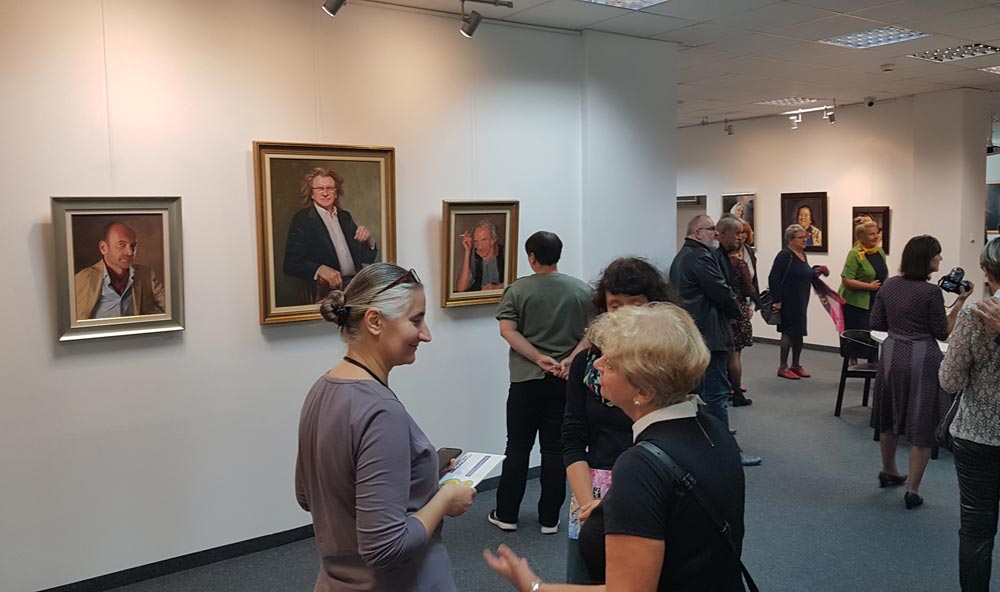 Wernisaż wystawy Portret w Biblio-Art